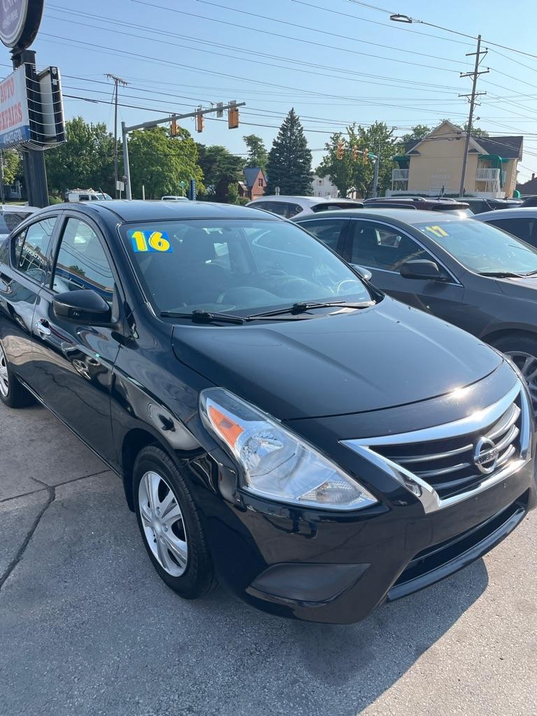Nissan Versa 4dr Sdn CVT 1.6 S Plus 2016