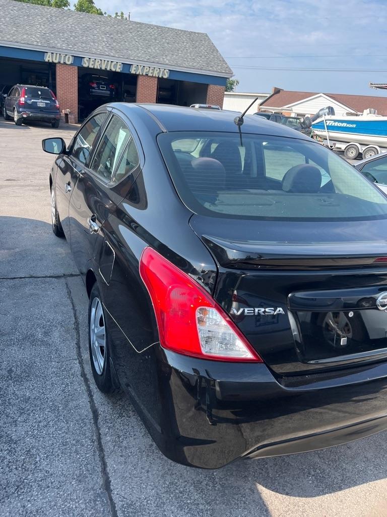 Nissan Versa 4dr Sdn CVT 1.6 S Plus 2016