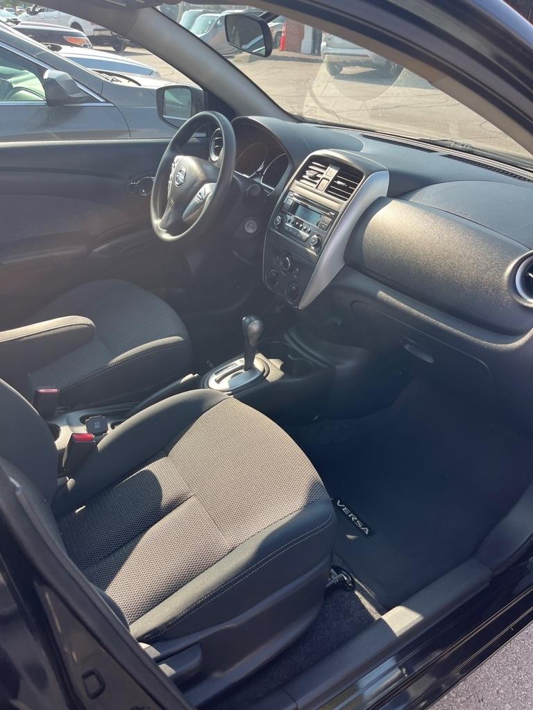 Nissan Versa 4dr Sdn CVT 1.6 S Plus 2016