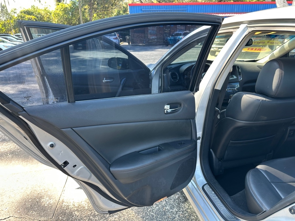 Nissan Maxima S 2013