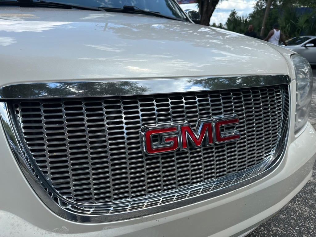 GMC Yukon XL SLT-1 1/2 Ton 2WD 2012