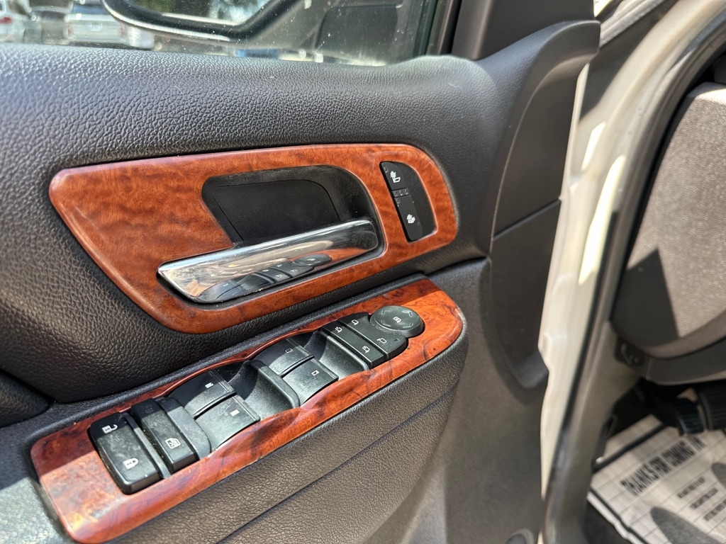 GMC Yukon XL SLT-1 1/2 Ton 2WD 2012