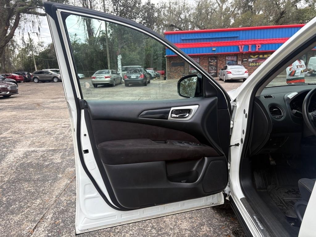 Nissan Pathfinder photo 9