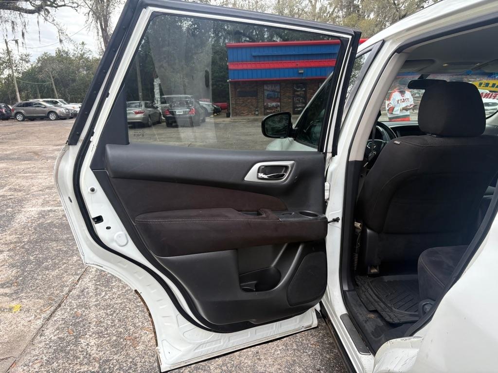 Nissan Pathfinder photo 11