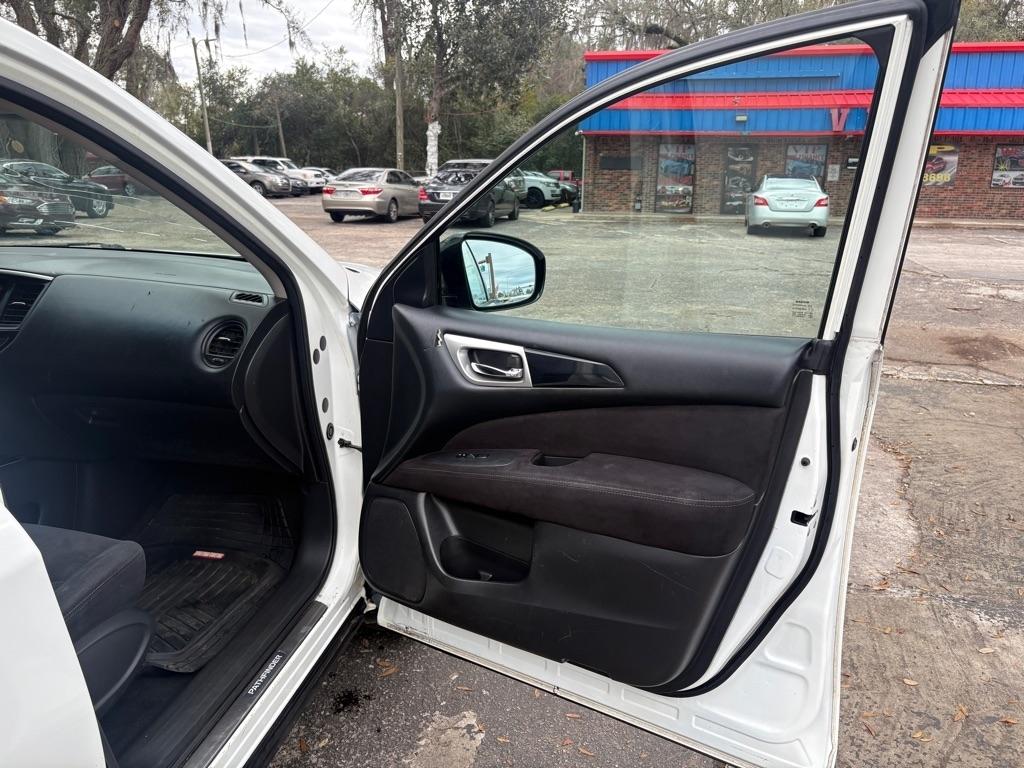 Nissan Pathfinder photo 13