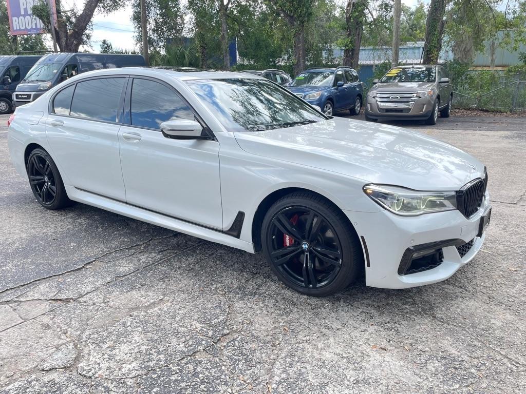 BMW 750i photo 3