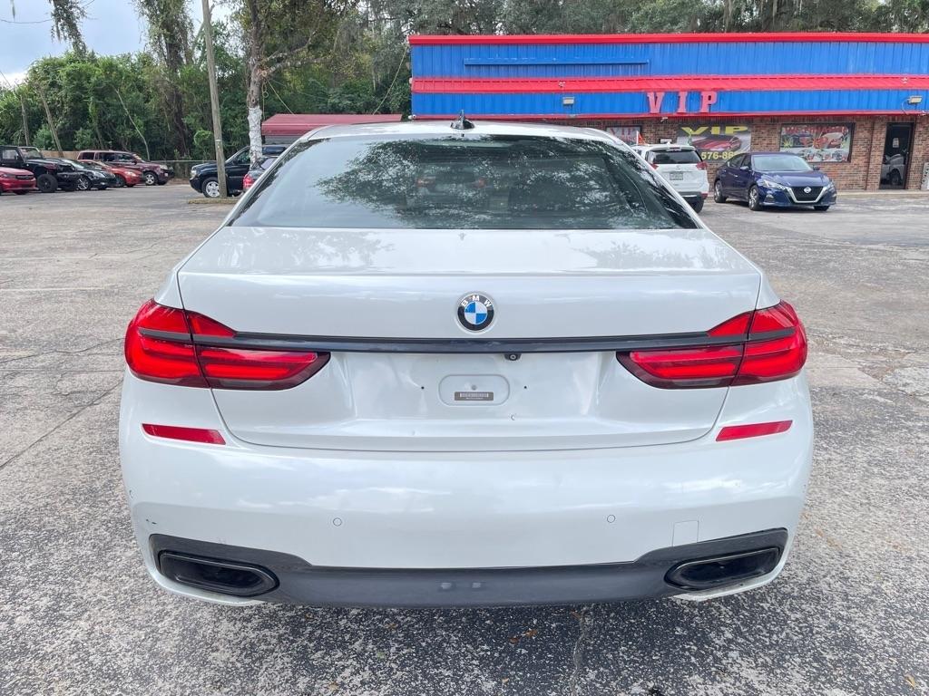 BMW 750i photo 4