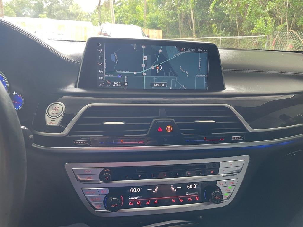 BMW 750i photo 7