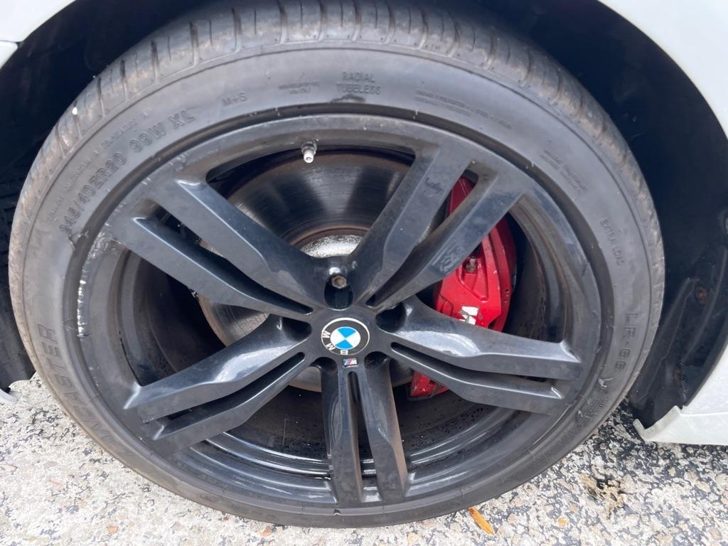 BMW 750i photo 11