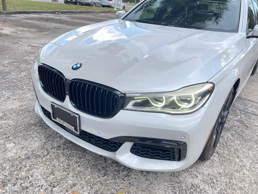 BMW 750i photo 13