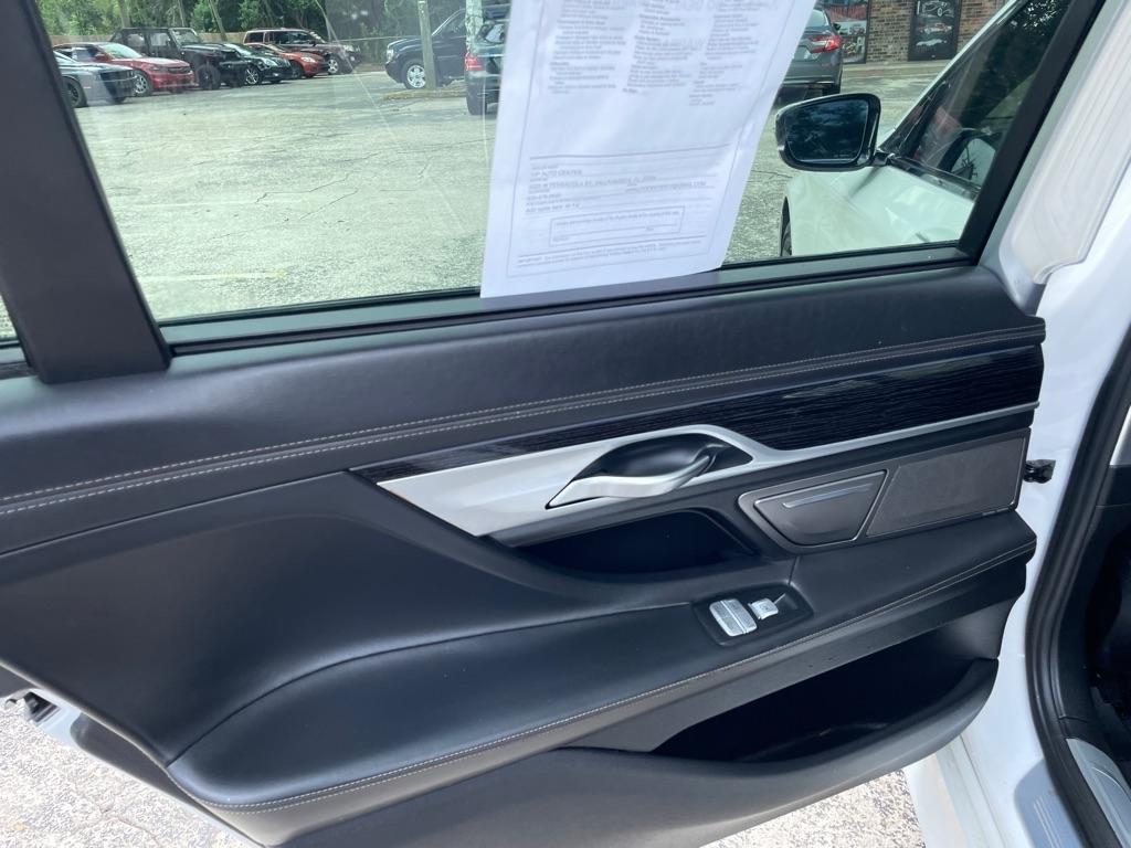 BMW 750i photo 15