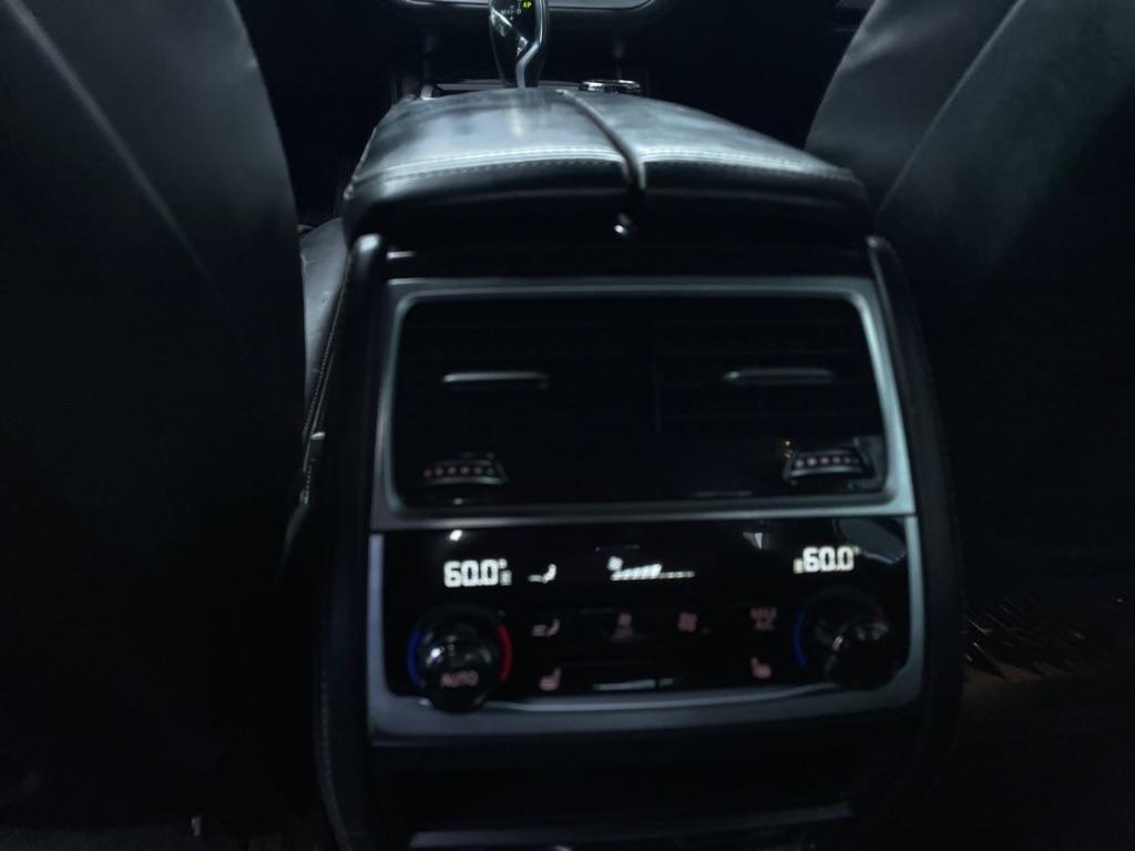 BMW 750i photo 17