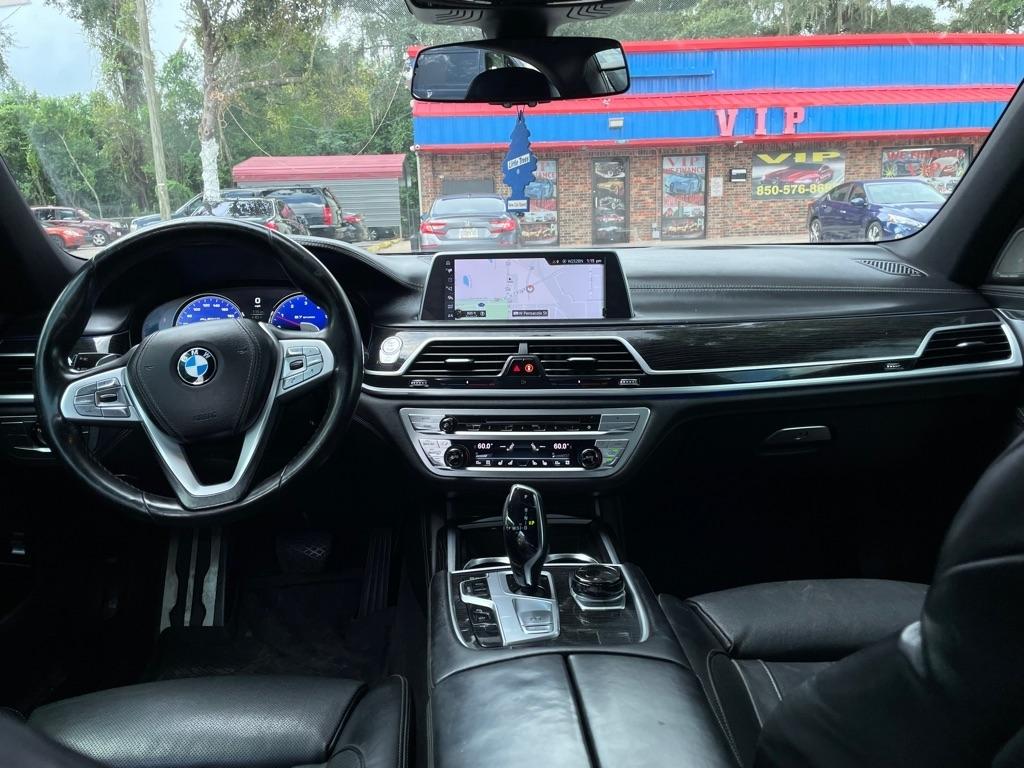 BMW 750i photo 18