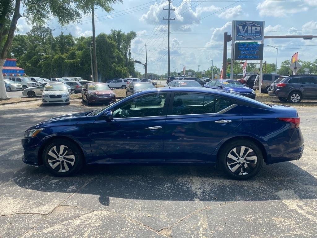 Nissan Altima photo 2