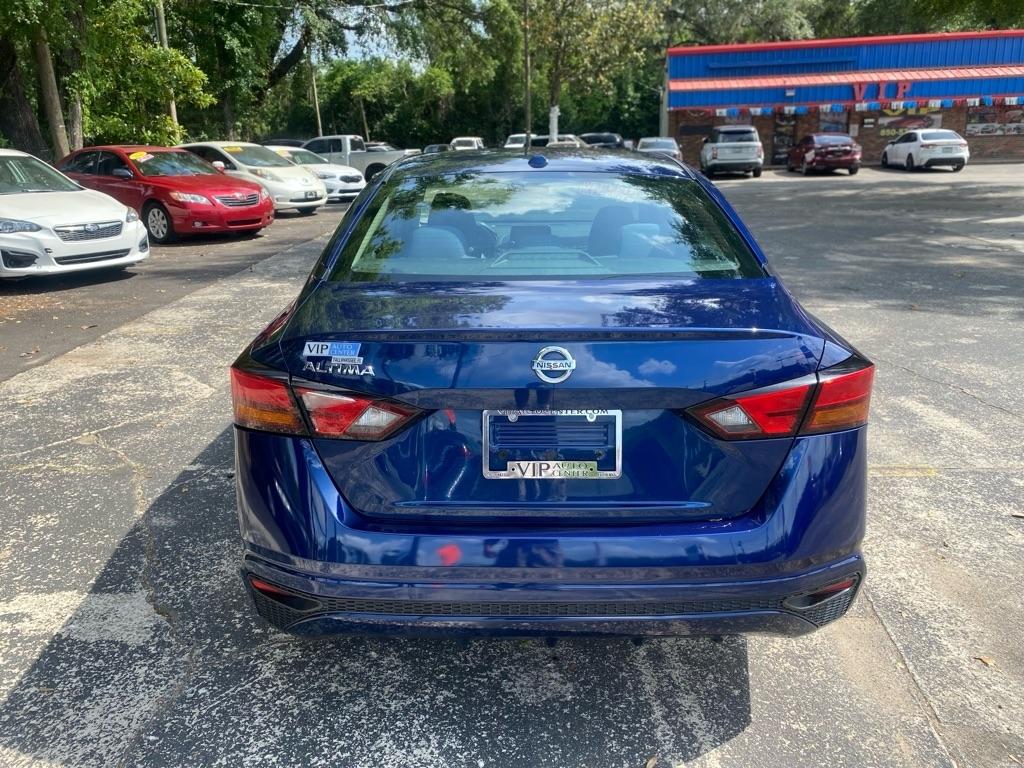 Nissan Altima photo 4