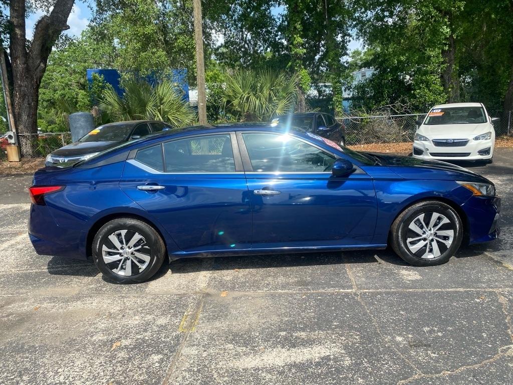 Nissan Altima photo 6