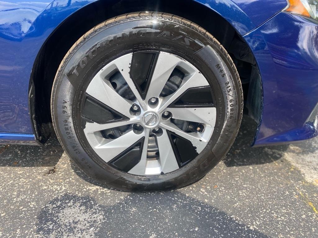 Nissan Altima photo 9