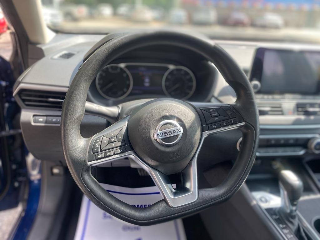 Nissan Altima photo 10