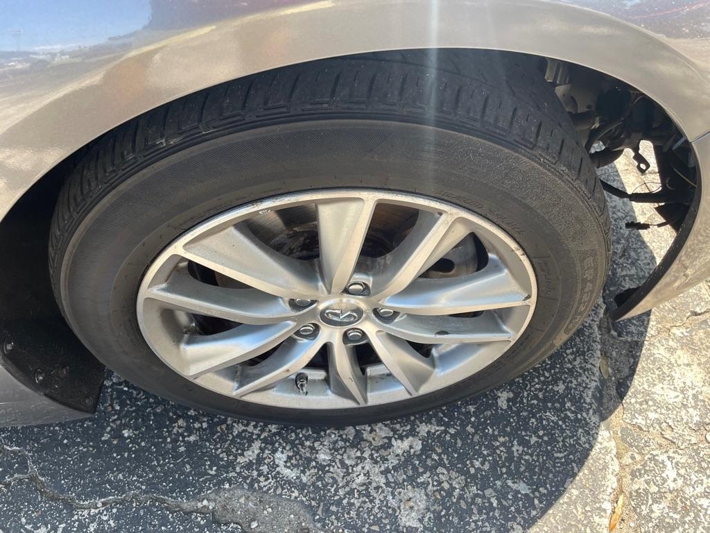 Infiniti Q50 photo 9
