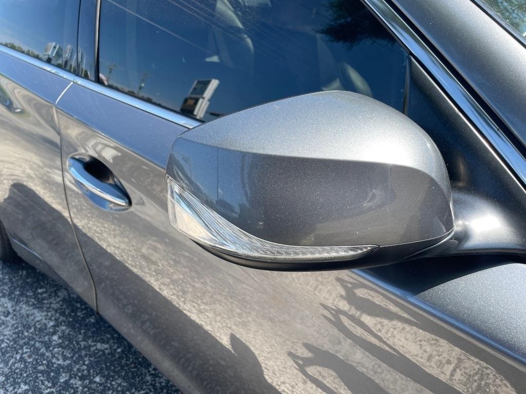 Infiniti Q50 photo 10