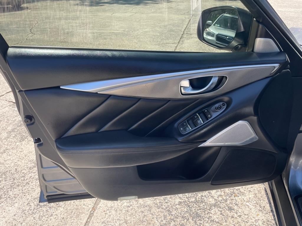 Infiniti Q50 photo 13