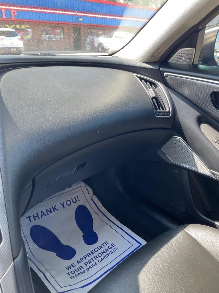 Infiniti Q50 photo 16