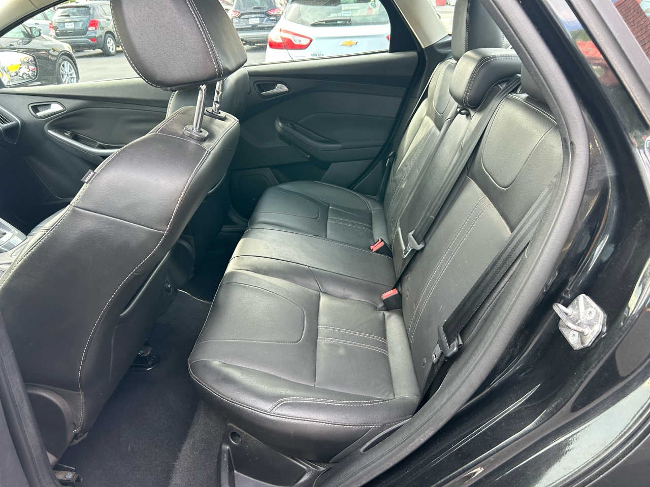 Ford Focus 4dr Sdn Titanium 2014 Ford Focus 4dr Sdn Titanium 2014