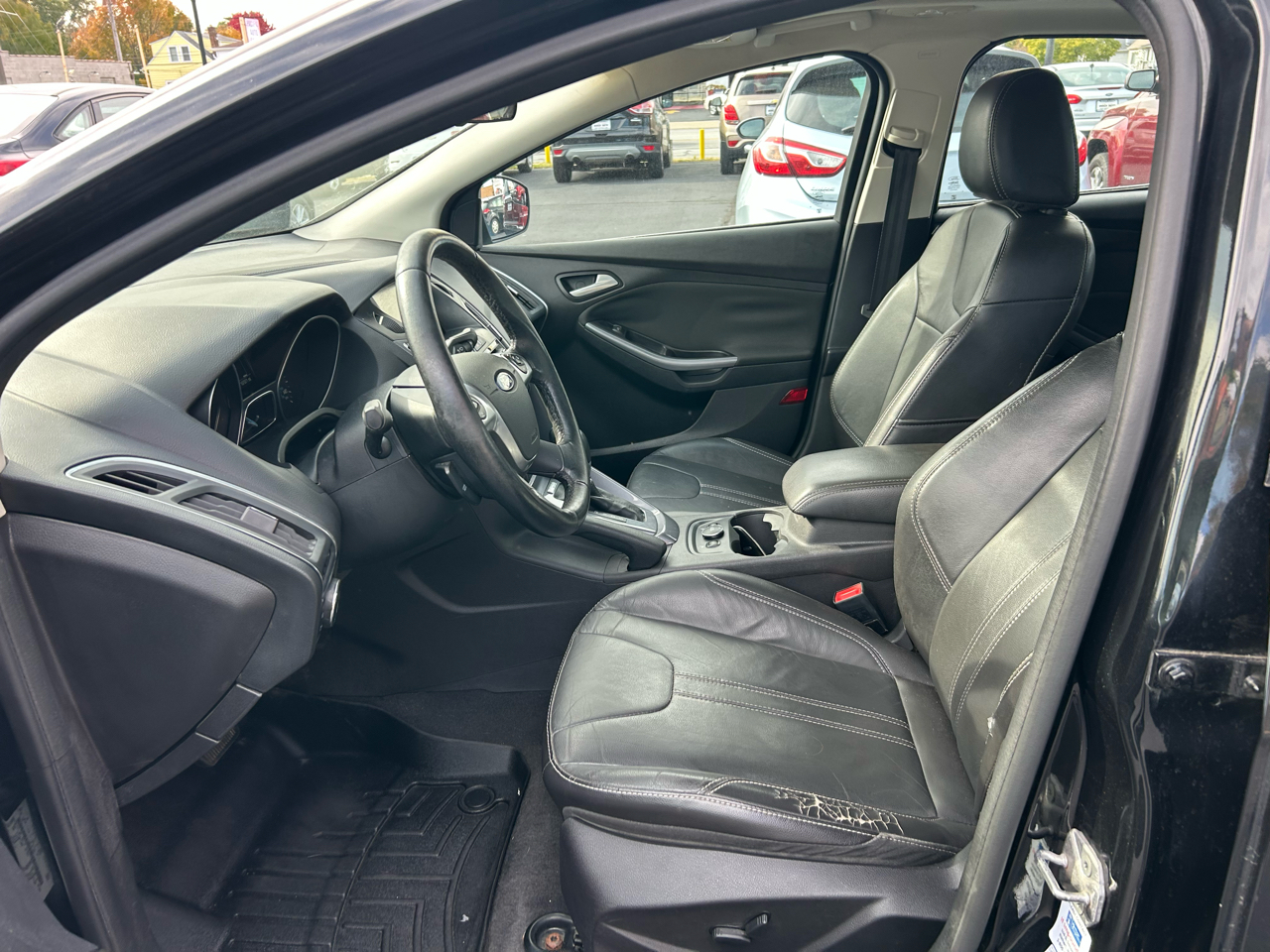 Ford Focus 4dr Sdn Titanium 2014 Ford Focus 4dr Sdn Titanium 2014