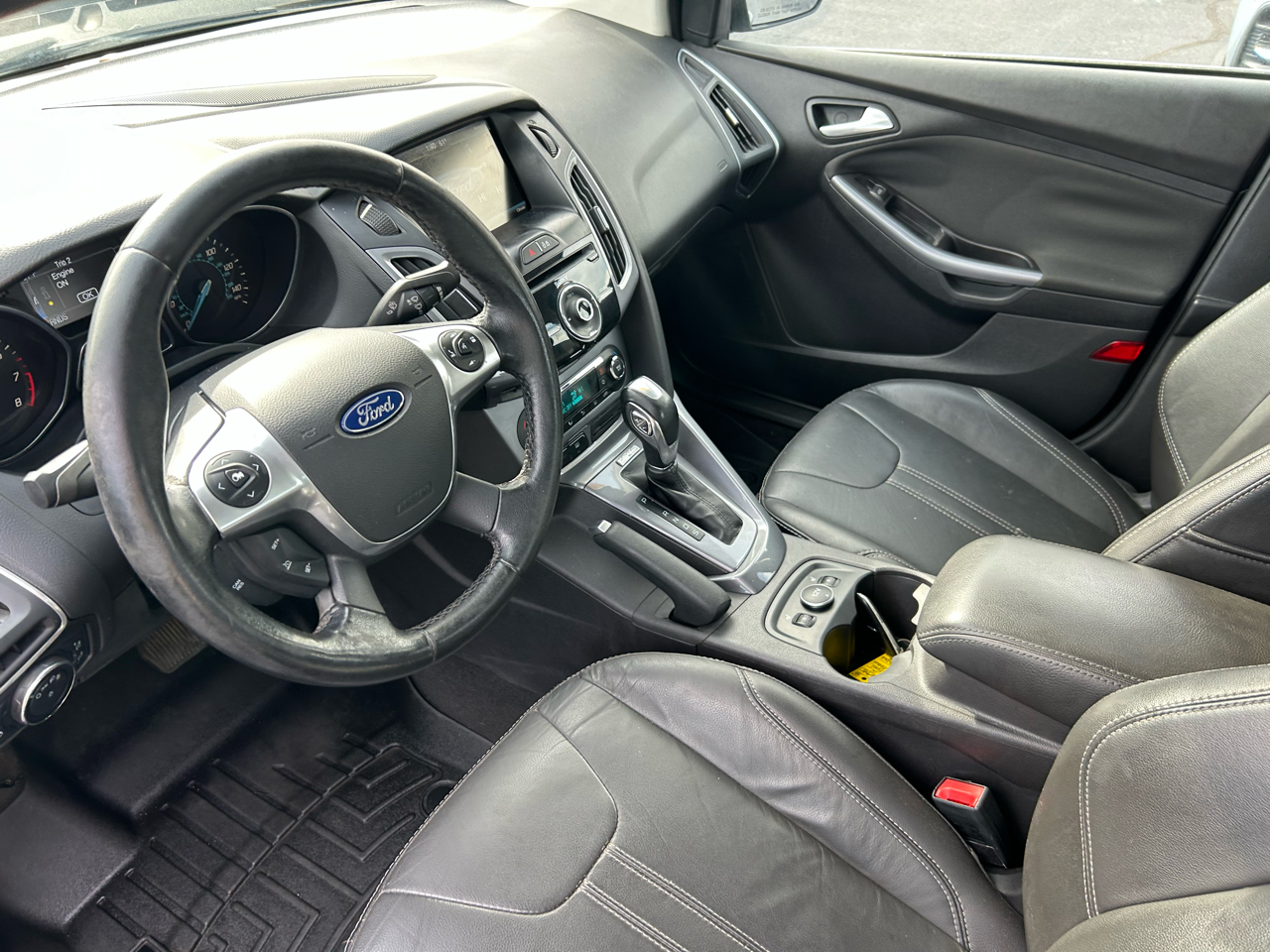 Ford Focus 4dr Sdn Titanium 2014 Ford Focus 4dr Sdn Titanium 2014