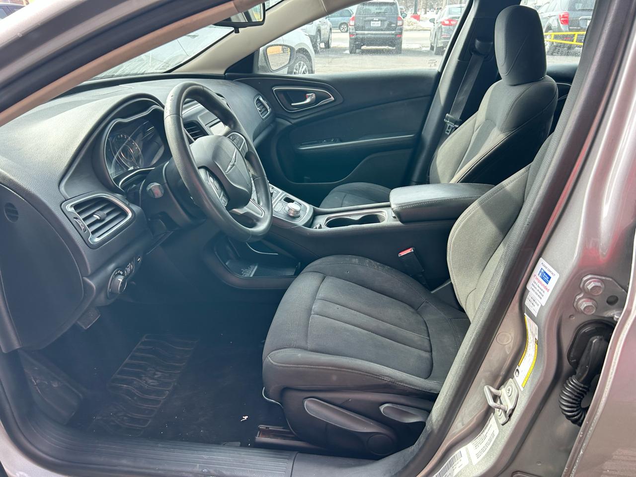 Chrysler 200 4dr Sdn LX FWD 2016