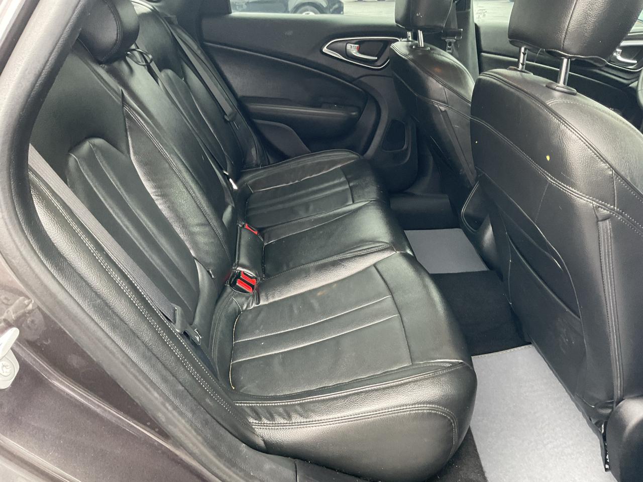 Chrysler 200 4dr Sdn Limited FWD 2016