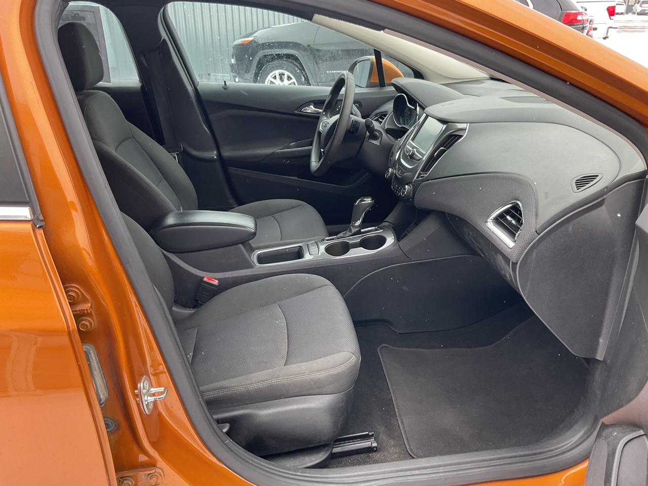 Chevrolet Cruze 4dr HB 1.4L LT w/1SD 2017