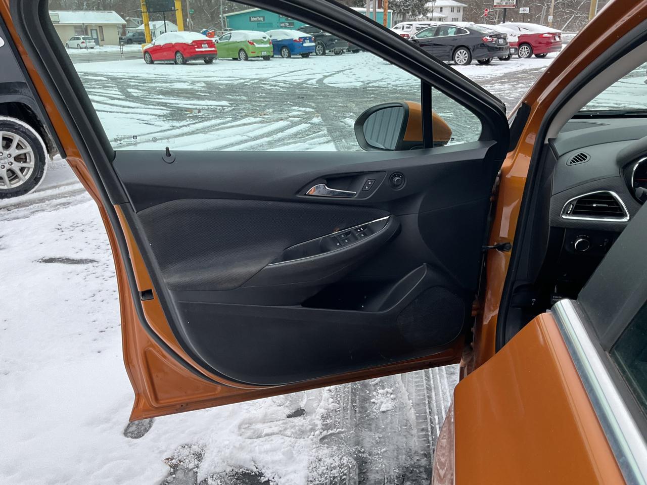 Chevrolet Cruze 4dr HB 1.4L LT w/1SD 2017