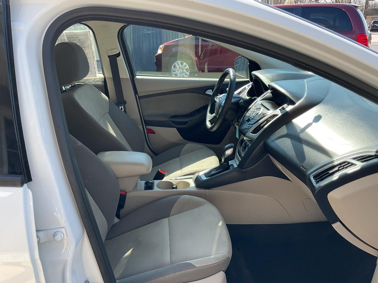 Ford Focus 4dr Sdn SE 2014