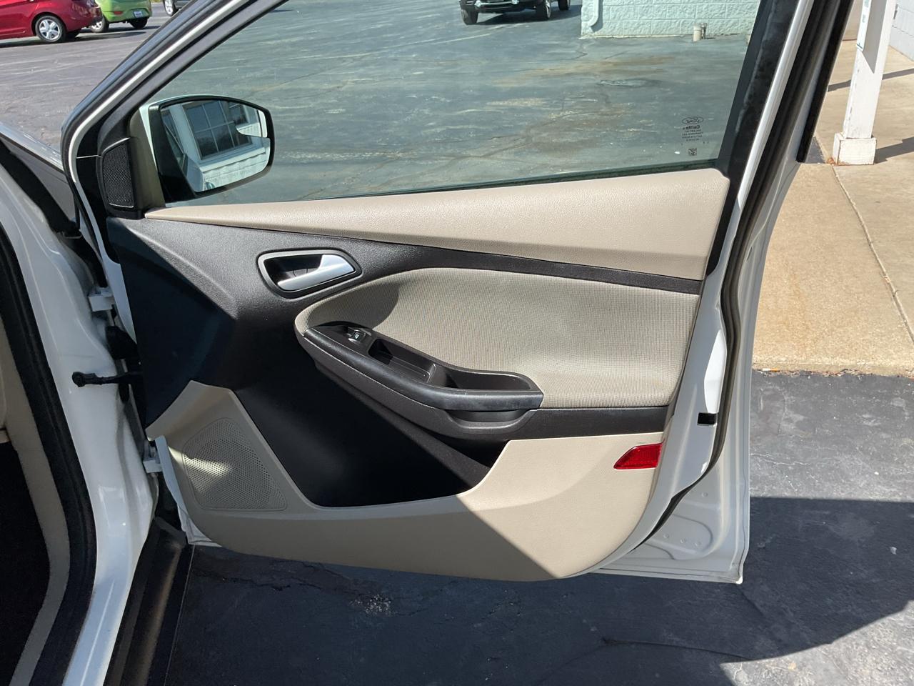 Ford Focus 4dr Sdn SE 2014