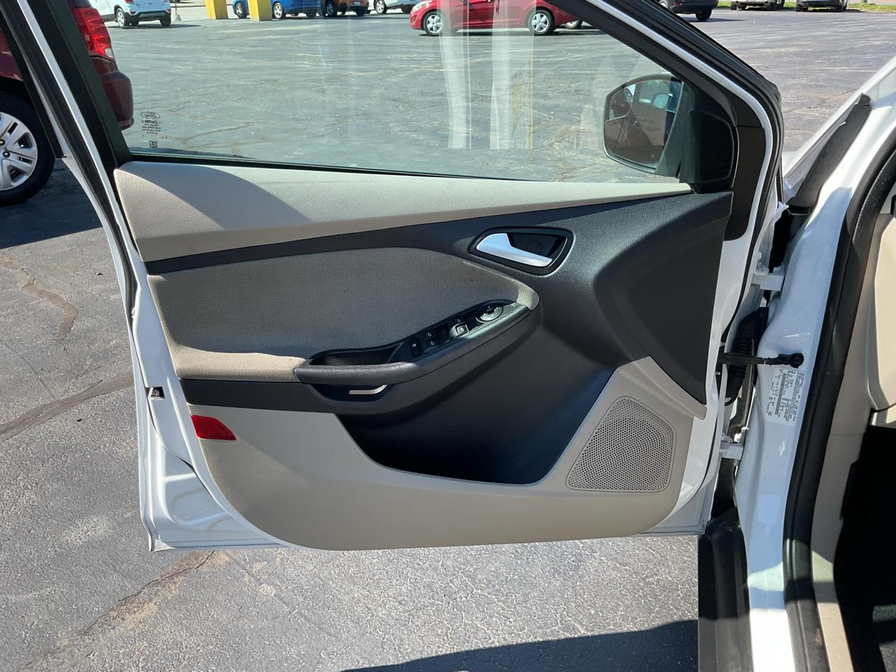 Ford Focus 4dr Sdn SE 2014