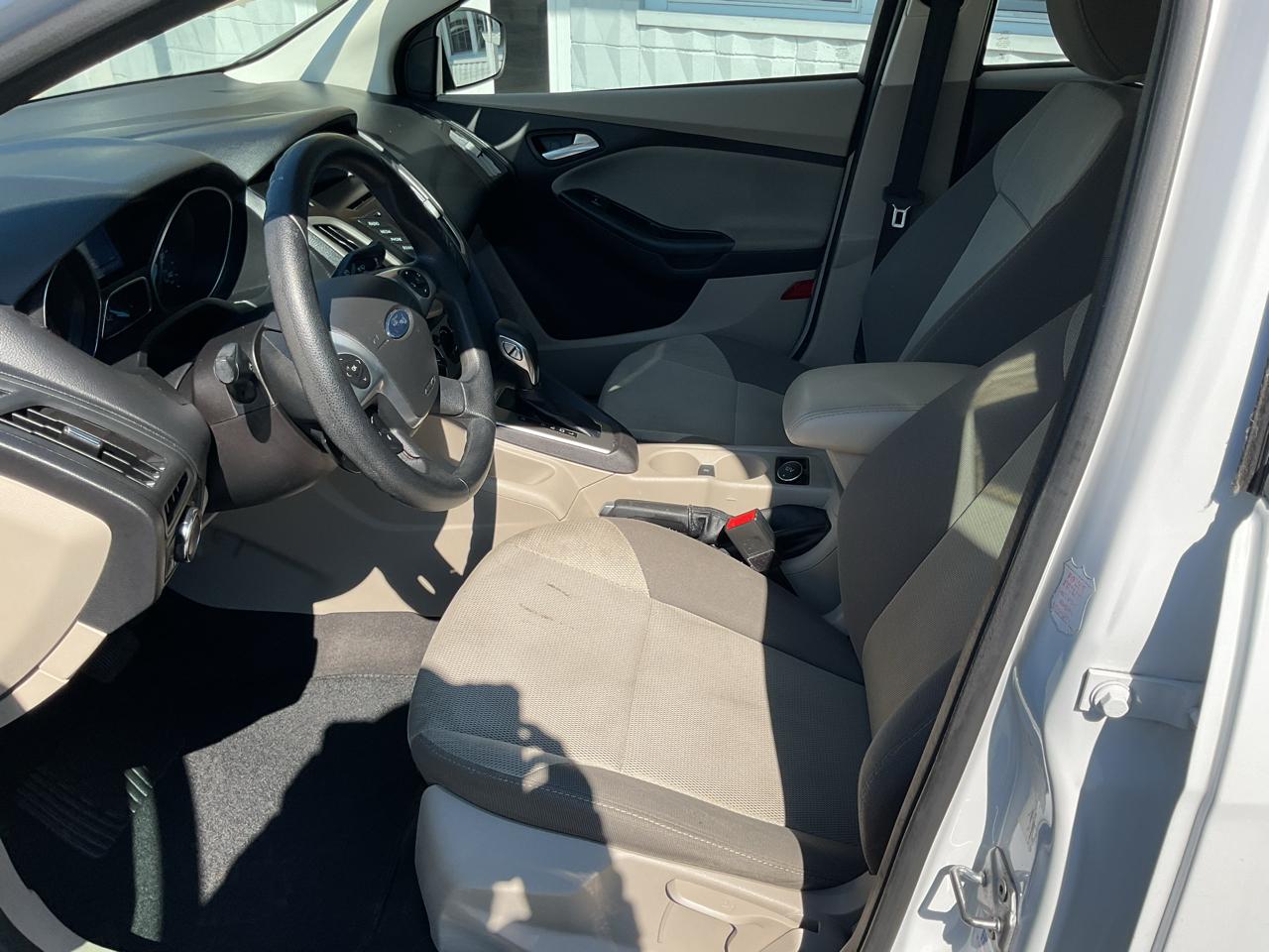 Ford Focus 4dr Sdn SE 2014