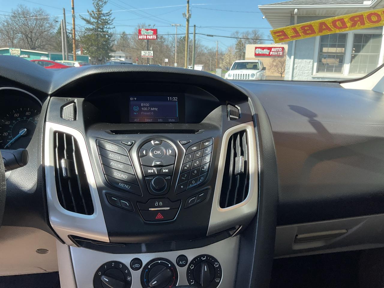 Ford Focus 4dr Sdn SE 2014