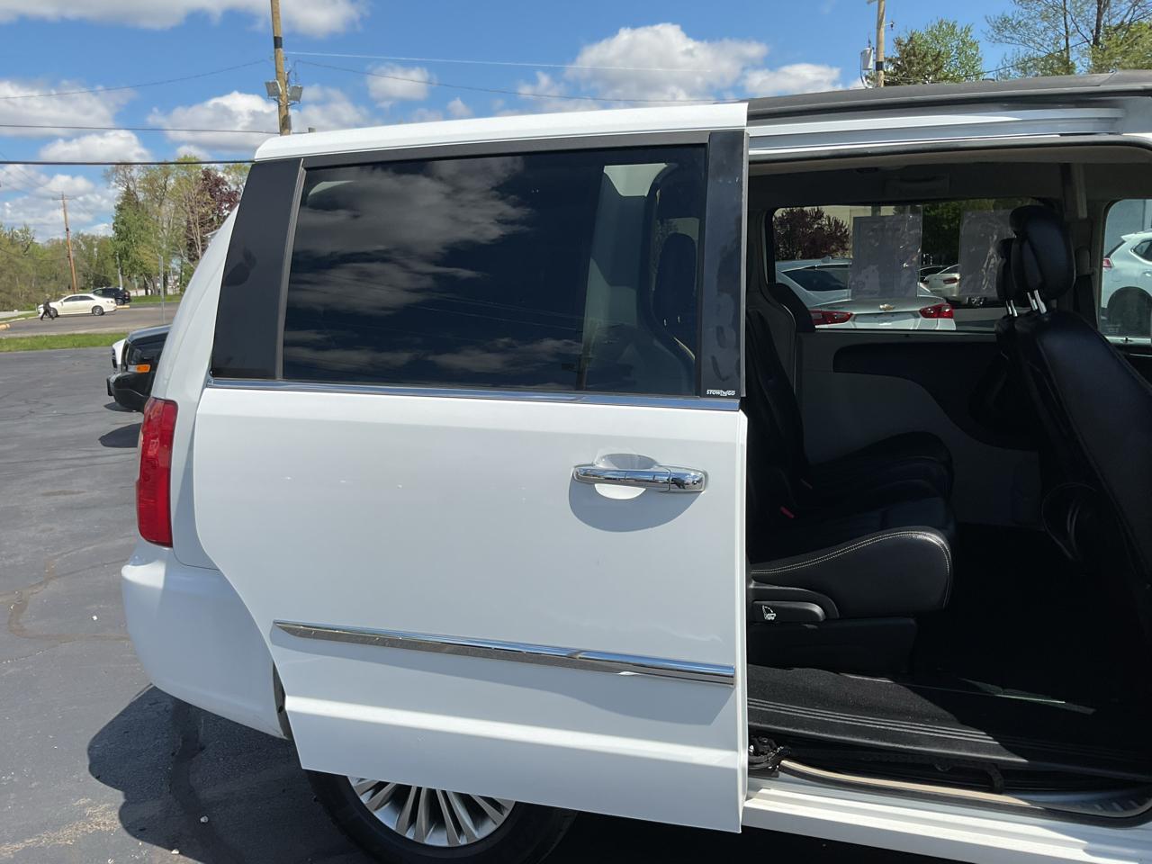 Chrysler Town & Country 4dr Wgn Touring-L 2014