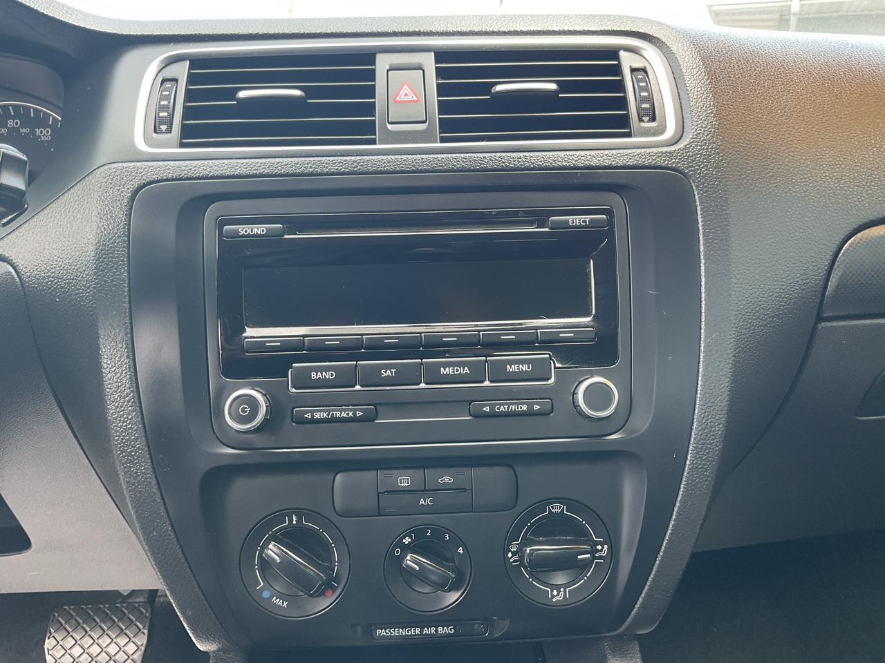Volkswagen Jetta Sedan 4dr Auto SE PZEV 2014