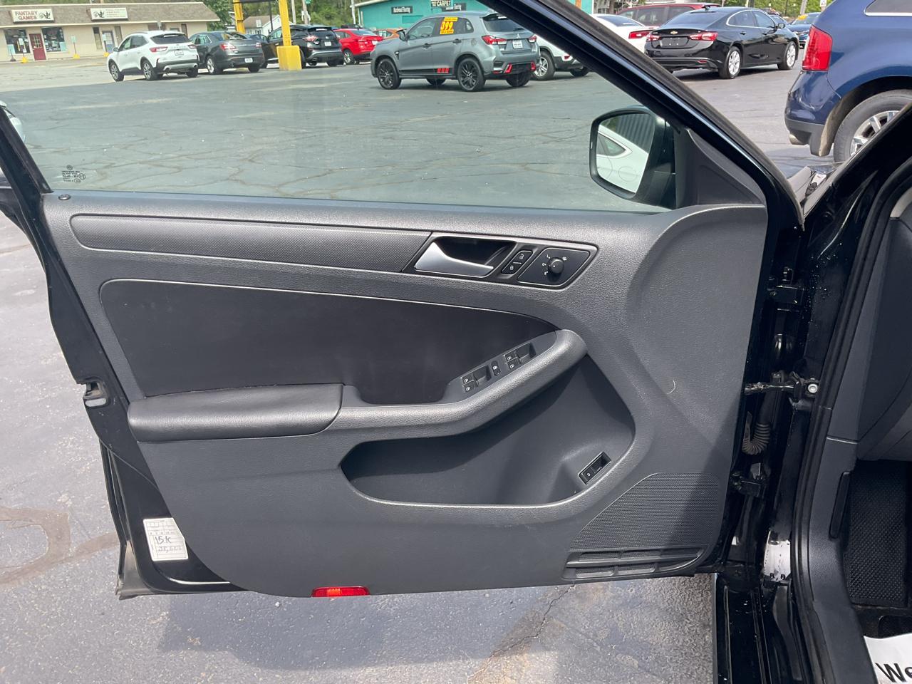 Volkswagen Jetta Sedan 4dr Auto SE PZEV 2014