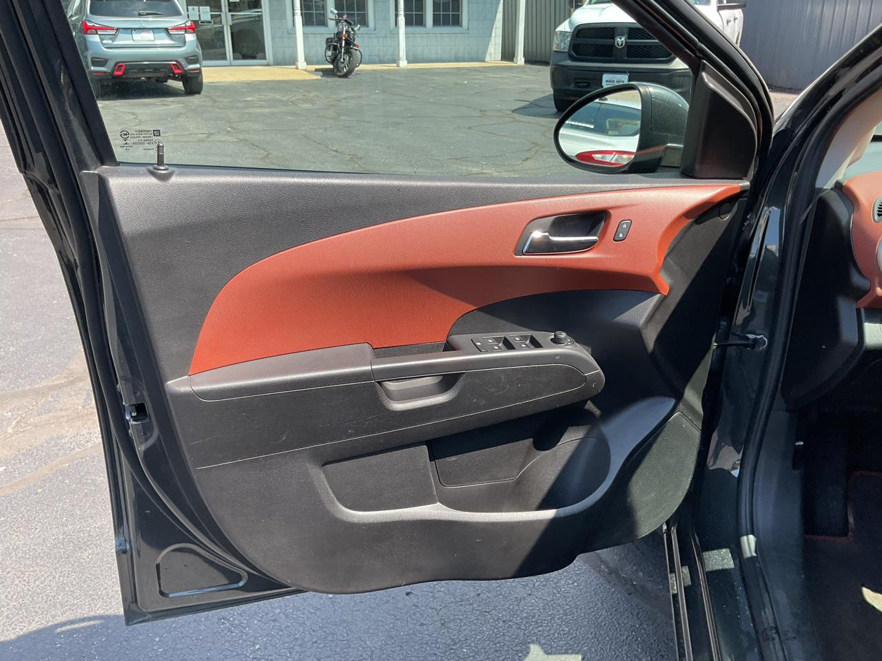Chevrolet Sonic 4dr Sdn Auto LT 2016
