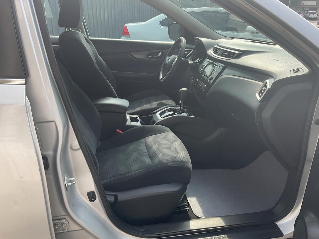 Nissan Rogue FWD 4dr SV 2016
