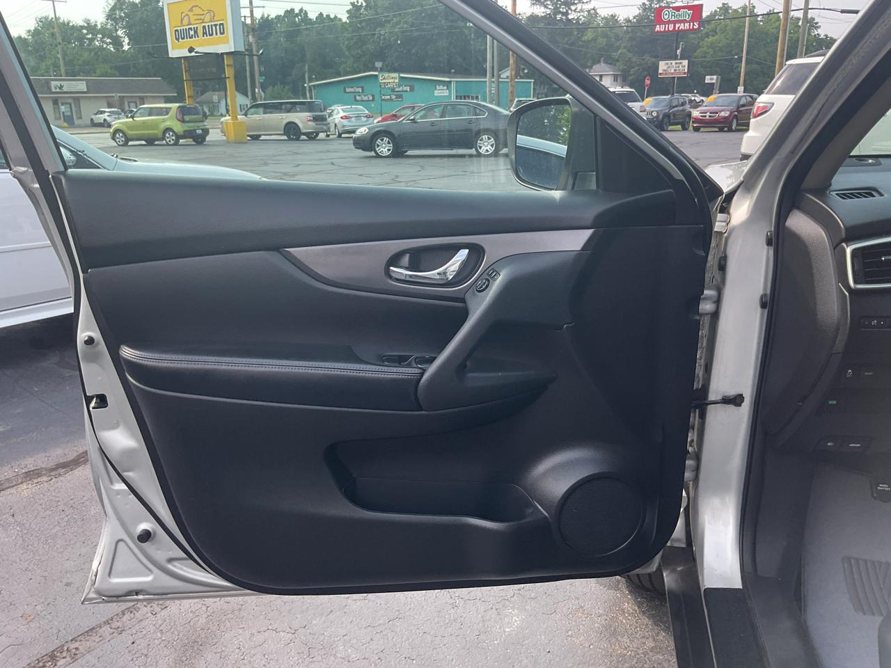Nissan Rogue FWD 4dr SV 2016