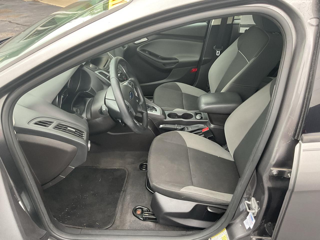 Ford Focus 4dr Sdn SE 2014