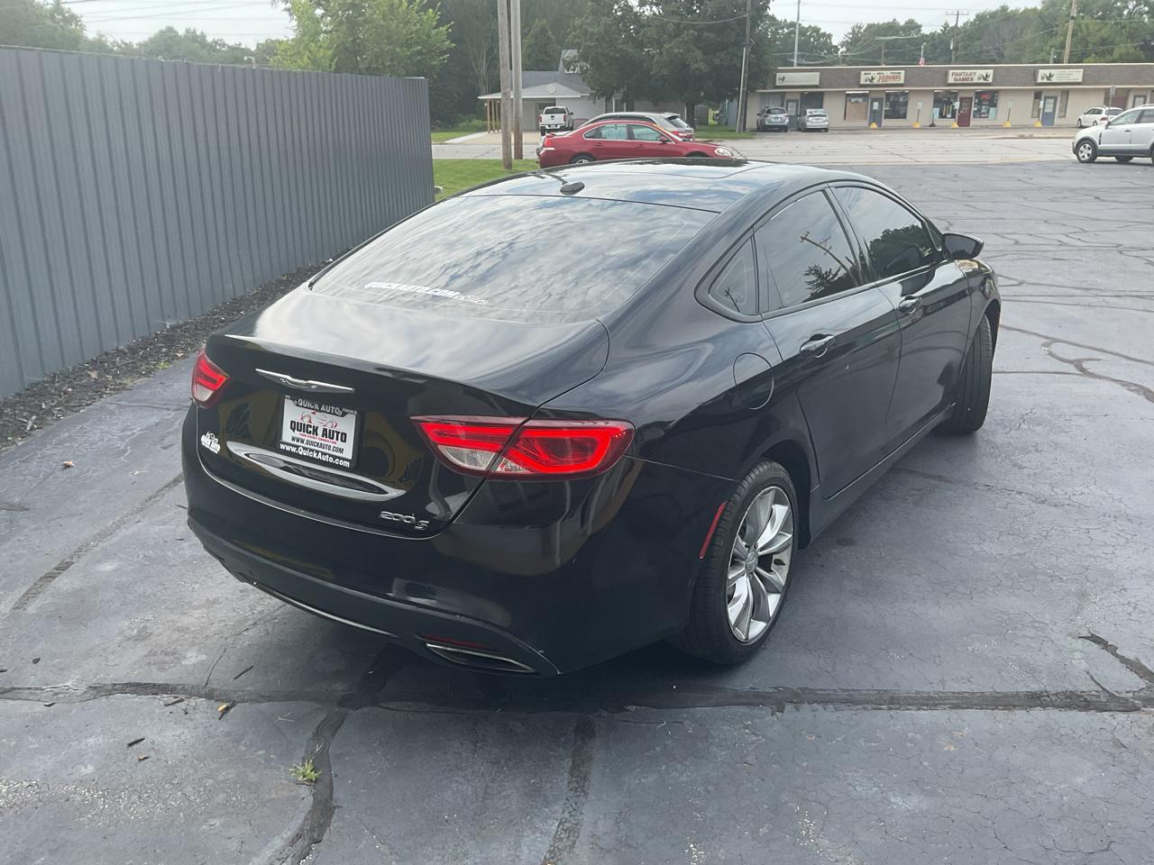Chrysler 200 4dr Sdn S FWD 2016