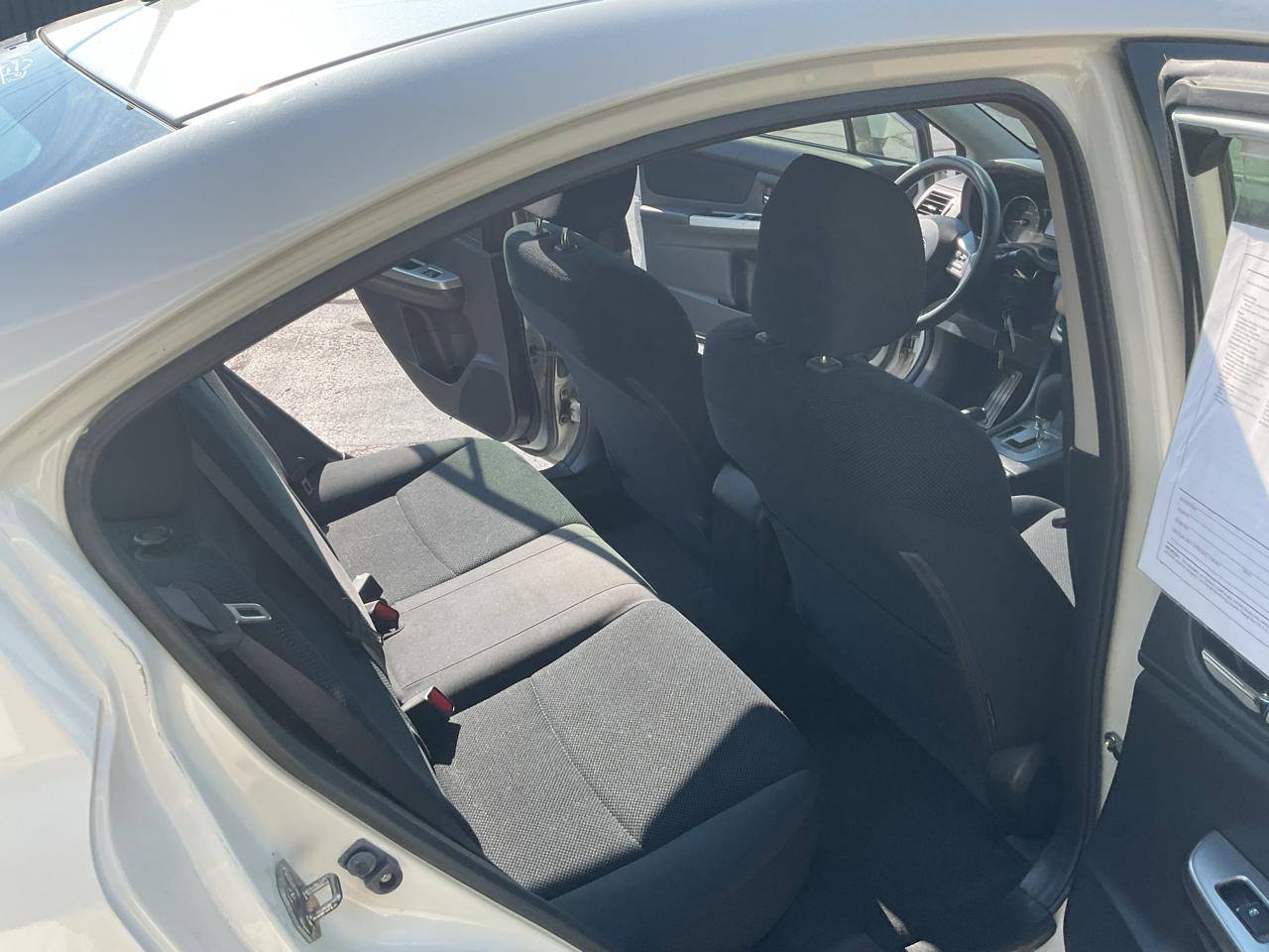 Subaru Impreza Sedan 4dr CVT 2.0i Premium 2015