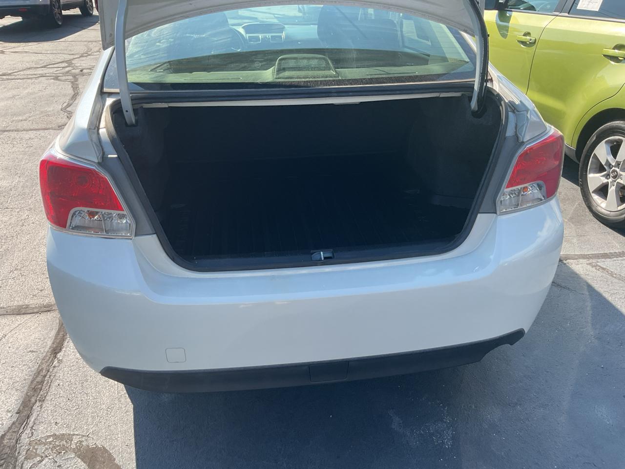 Subaru Impreza Sedan 4dr CVT 2.0i Premium 2015