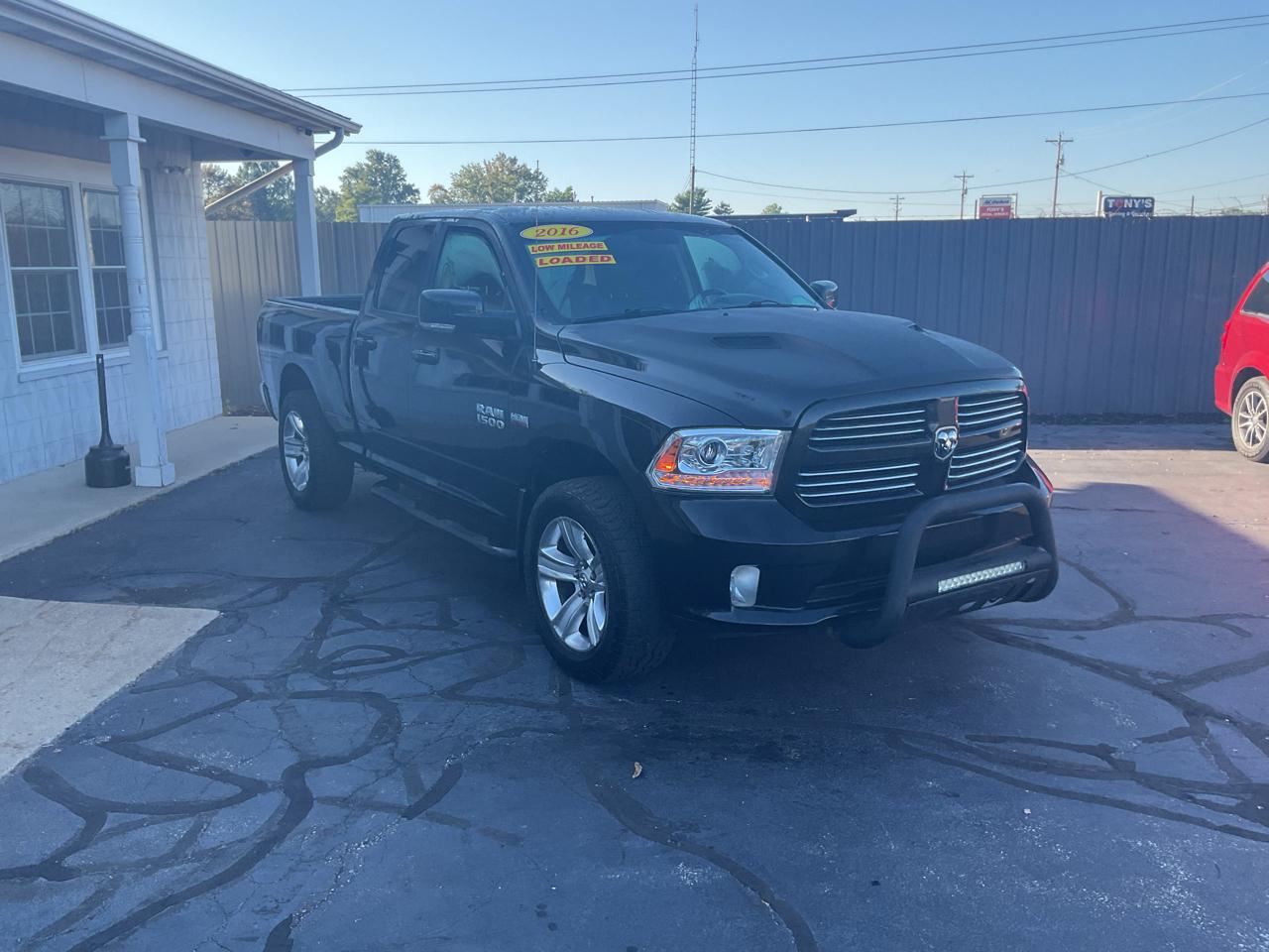 RAM 1500 4WD Quad Cab 140.5" Sport 2016
