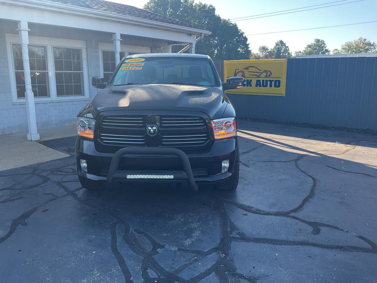RAM 1500 4WD Quad Cab 140.5" Sport 2016